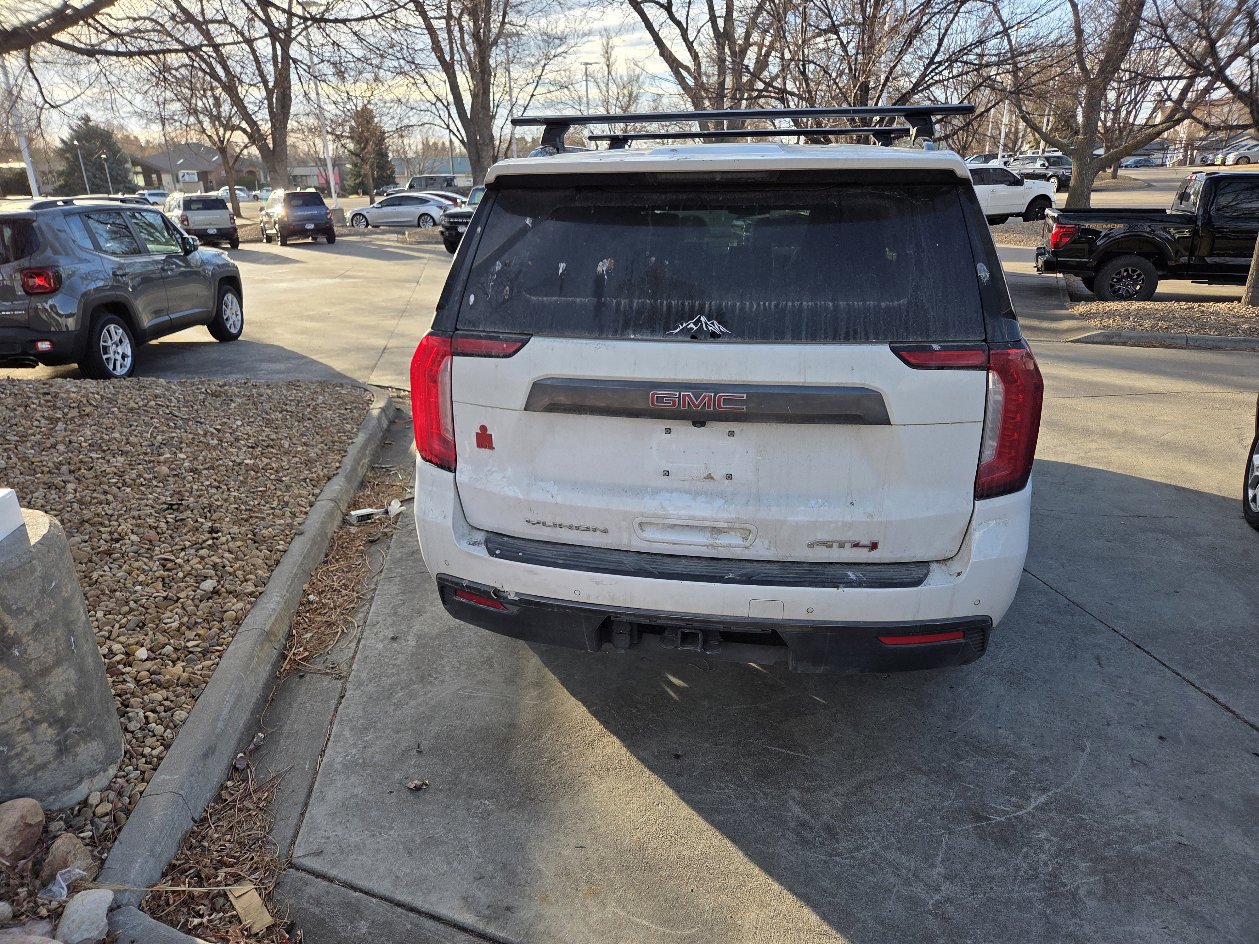 Used 2023 GMC Yukon AT4 w/ Technology Package image 8