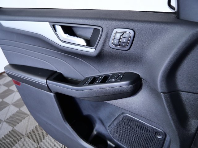 Certified 2025 Ford Escape Platinum AWD/4WD image 27