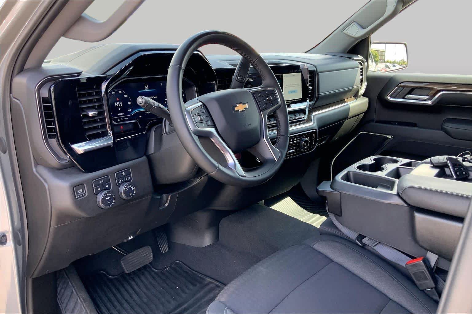 Used 2023 Chevrolet Silverado 1500 LT AWD/4WD image 15