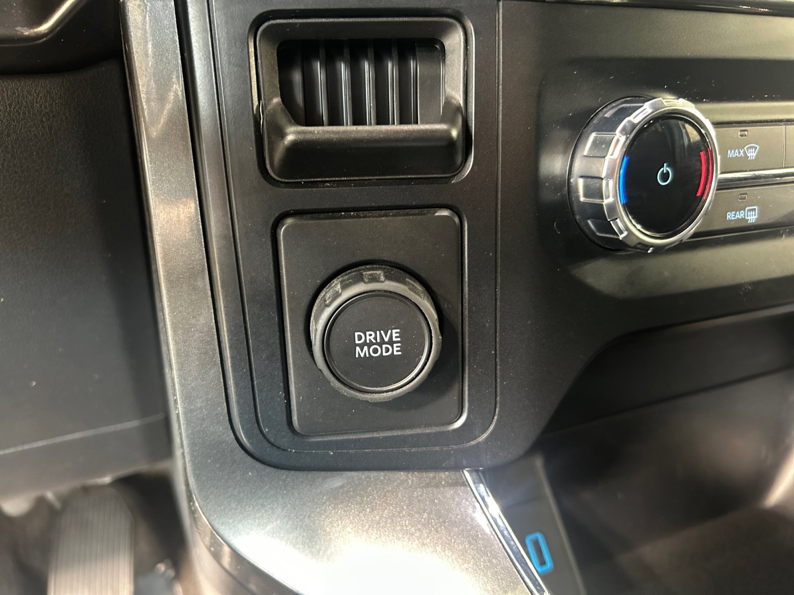 Certified 2022 Ford F150 XLT w/ Equipment Group 301A Mid RWD image 19
