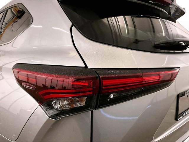 Used 2024 Toyota Highlander XLE AWD/4WD image 28