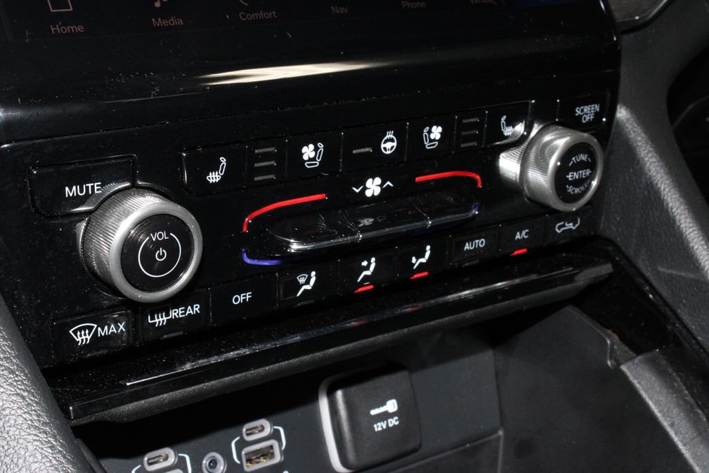 Used 2023 Jeep Grand Cherokee Overland AWD/4WD image 32