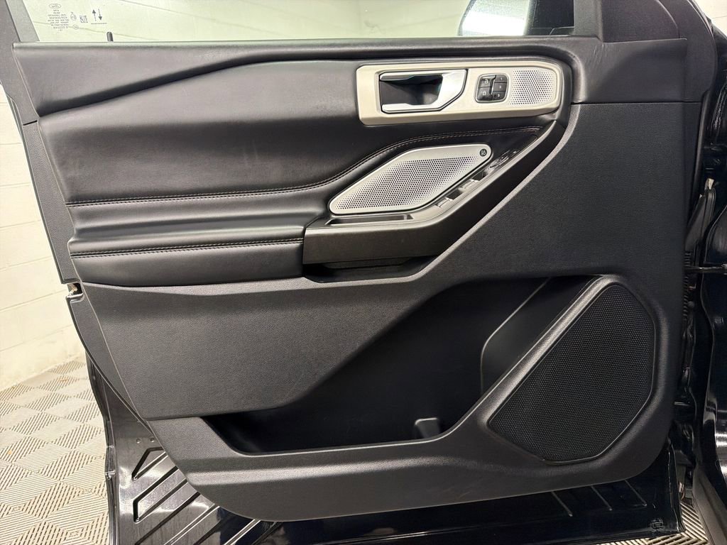 Certified 2020 Ford Explorer Platinum w/ Premium Technology Package AWD/4WD image 17