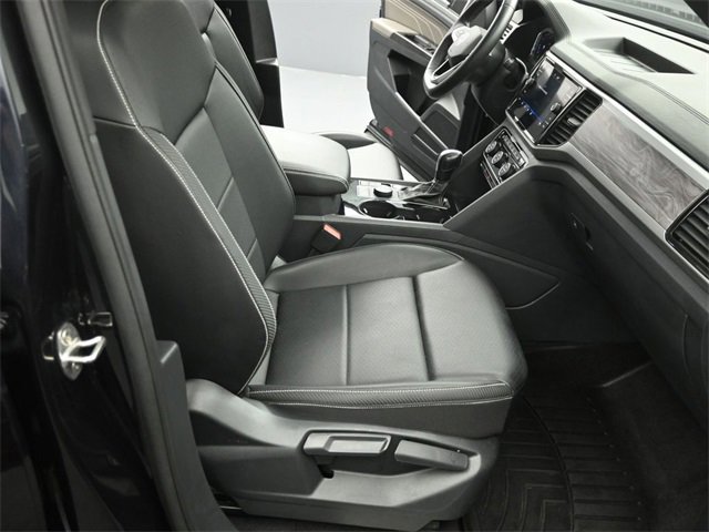 Used 2022 Volkswagen Atlas Cross Sport SE w/ Black Wheel Package image 43