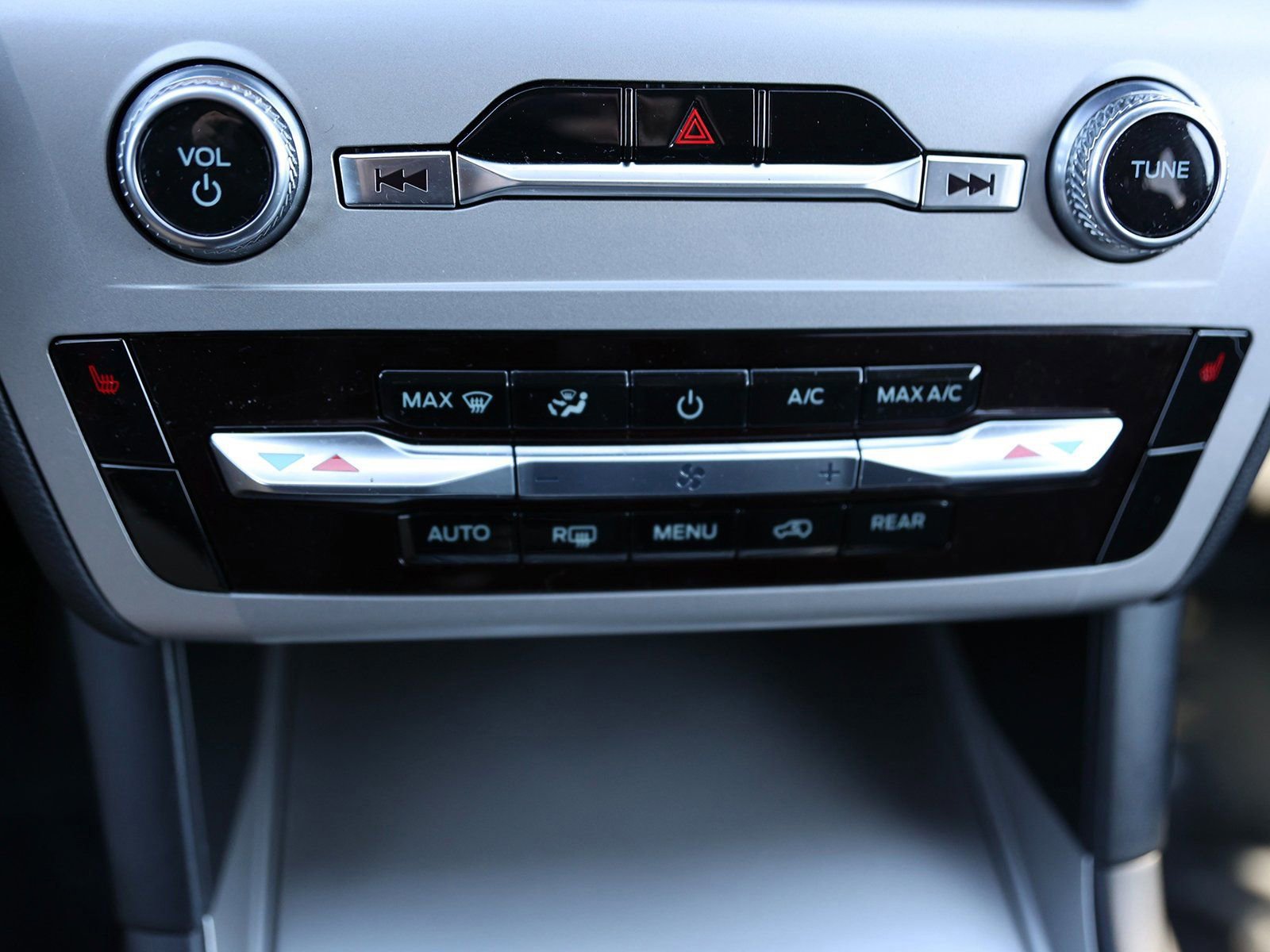 Certified 2022 Ford Explorer XLT w/ Class IV Trailer Tow Package image 31