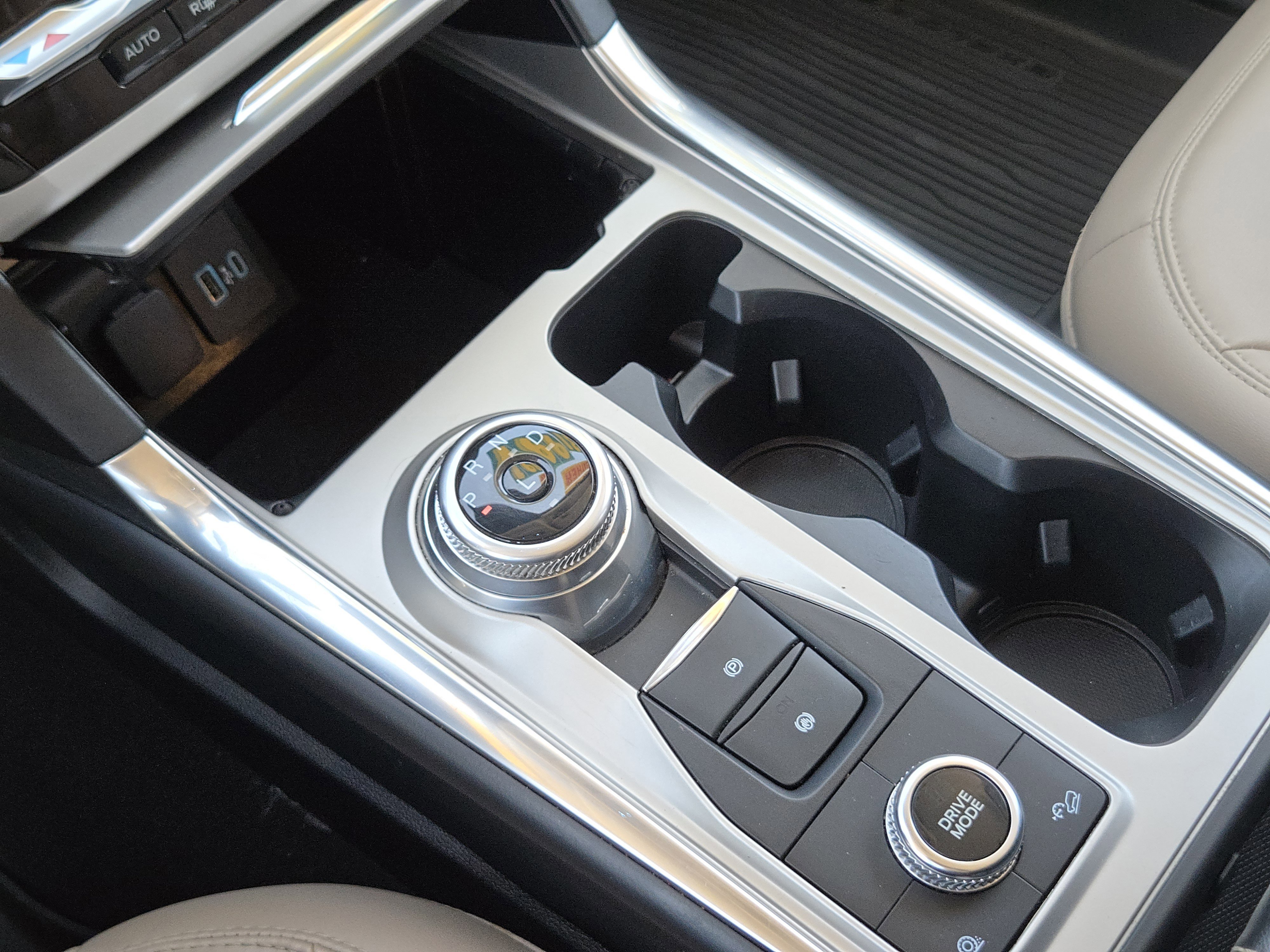 Certified 2022 Ford Explorer XLT w/ Equipment Group 202A image 20