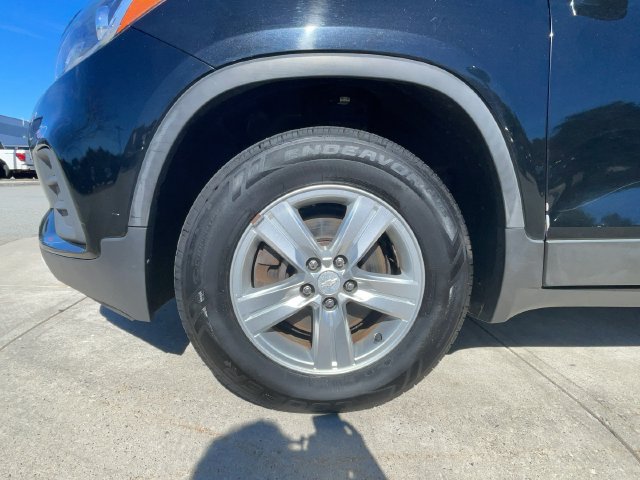 Used 2017 Chevrolet Trax LT AWD/4WD image 9