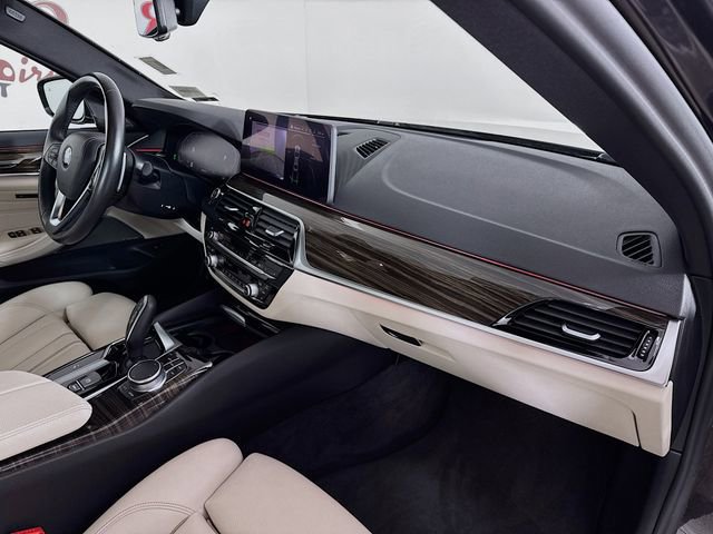 Used 2021 BMW 530i xDrive w/ Premium Package image 34