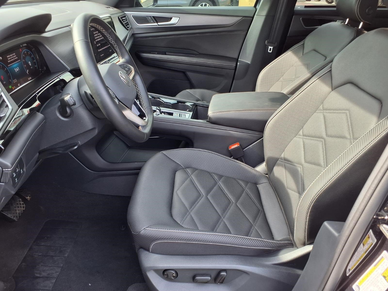 Used 2025 Volkswagen Atlas Cross Sport SE FWD image 14
