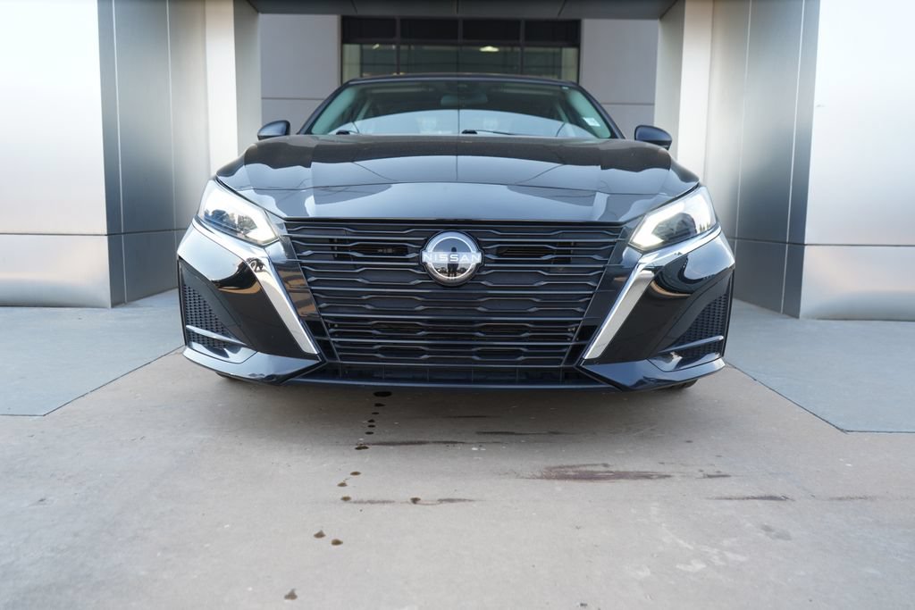 Used 2025 Nissan Altima 2.5 SV FWD image 3