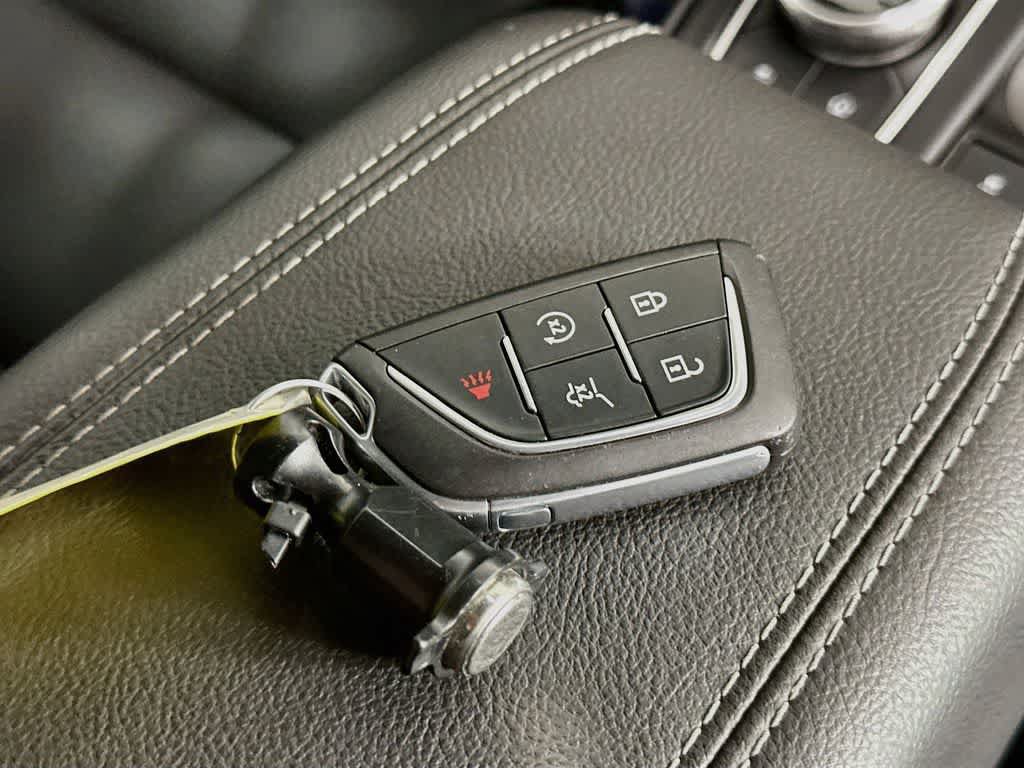 Used 2025 Cadillac XT4 Premium Luxury FWD image 22