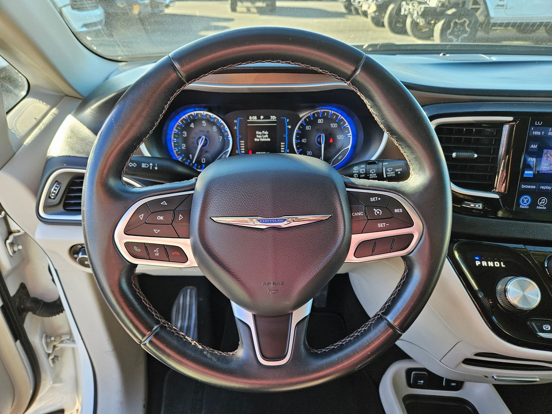 Used 2017 Chrysler Pacifica Touring-L FWD image 18