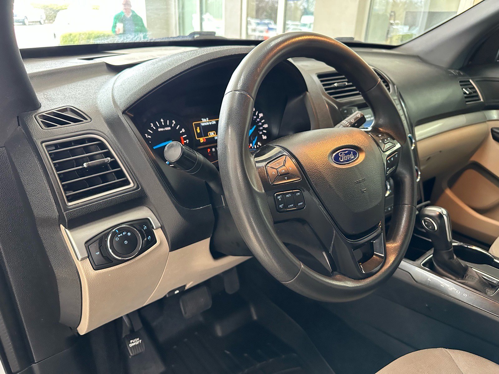Certified 2019 Ford Explorer FWD image 17