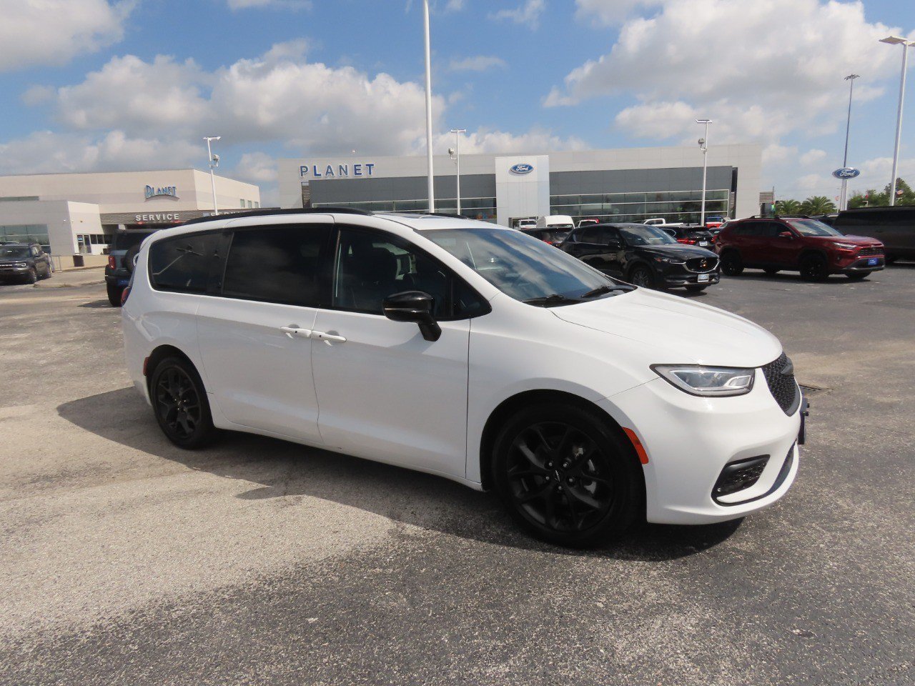 Used 2025 Chrysler Pacifica Limited FWD image 6
