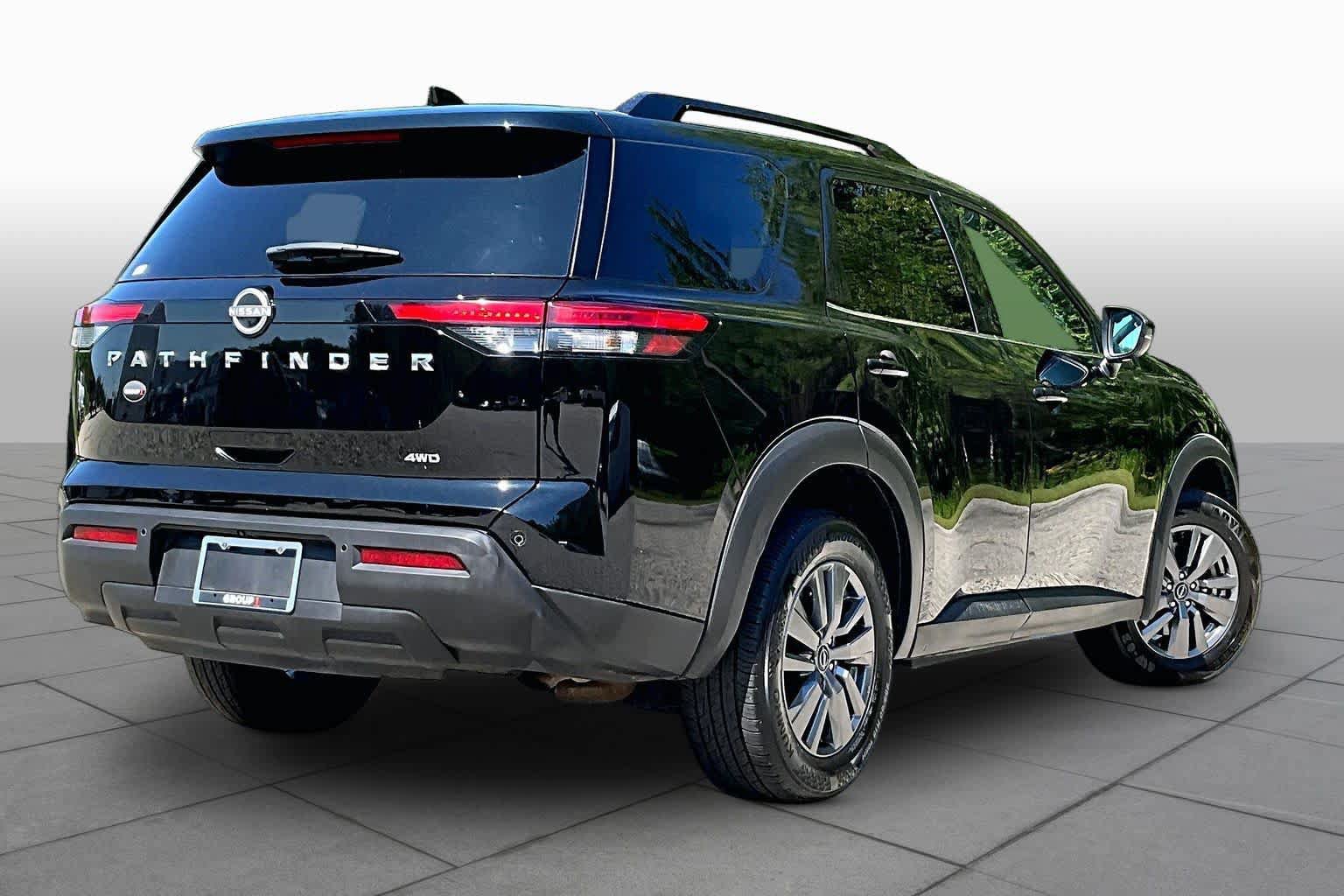 Used 2025 Nissan Pathfinder SV AWD/4WD image 13