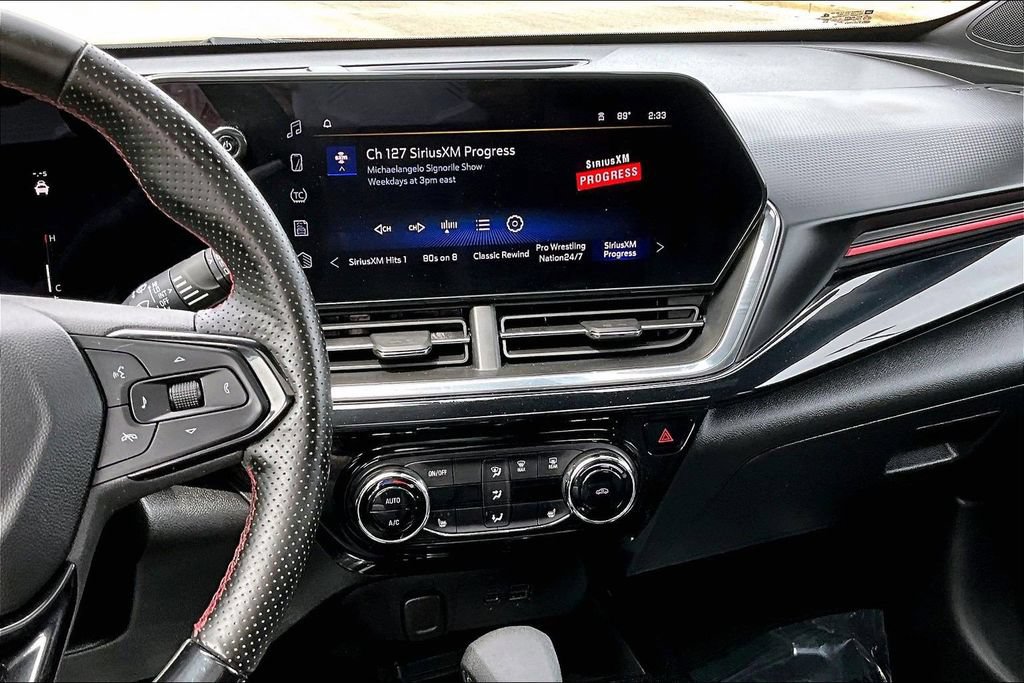 Used 2025 Chevrolet Trax RS w/ Sunroof Package FWD image 6