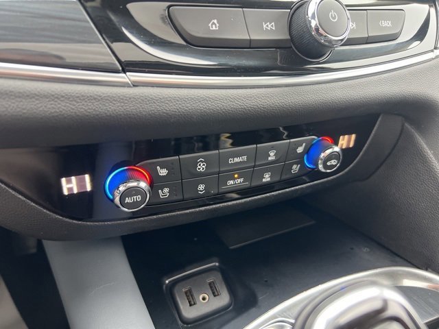 Used 2018 Buick Enclave Premium w/ Experience Buick Package image 17