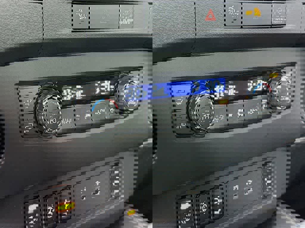 Used 2024 Nissan Frontier SV w/ Technology Package image 20