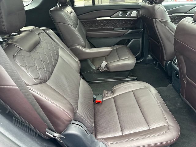 Certified 2025 Ford Explorer Platinum w/ Ultimate Package AWD/4WD image 15