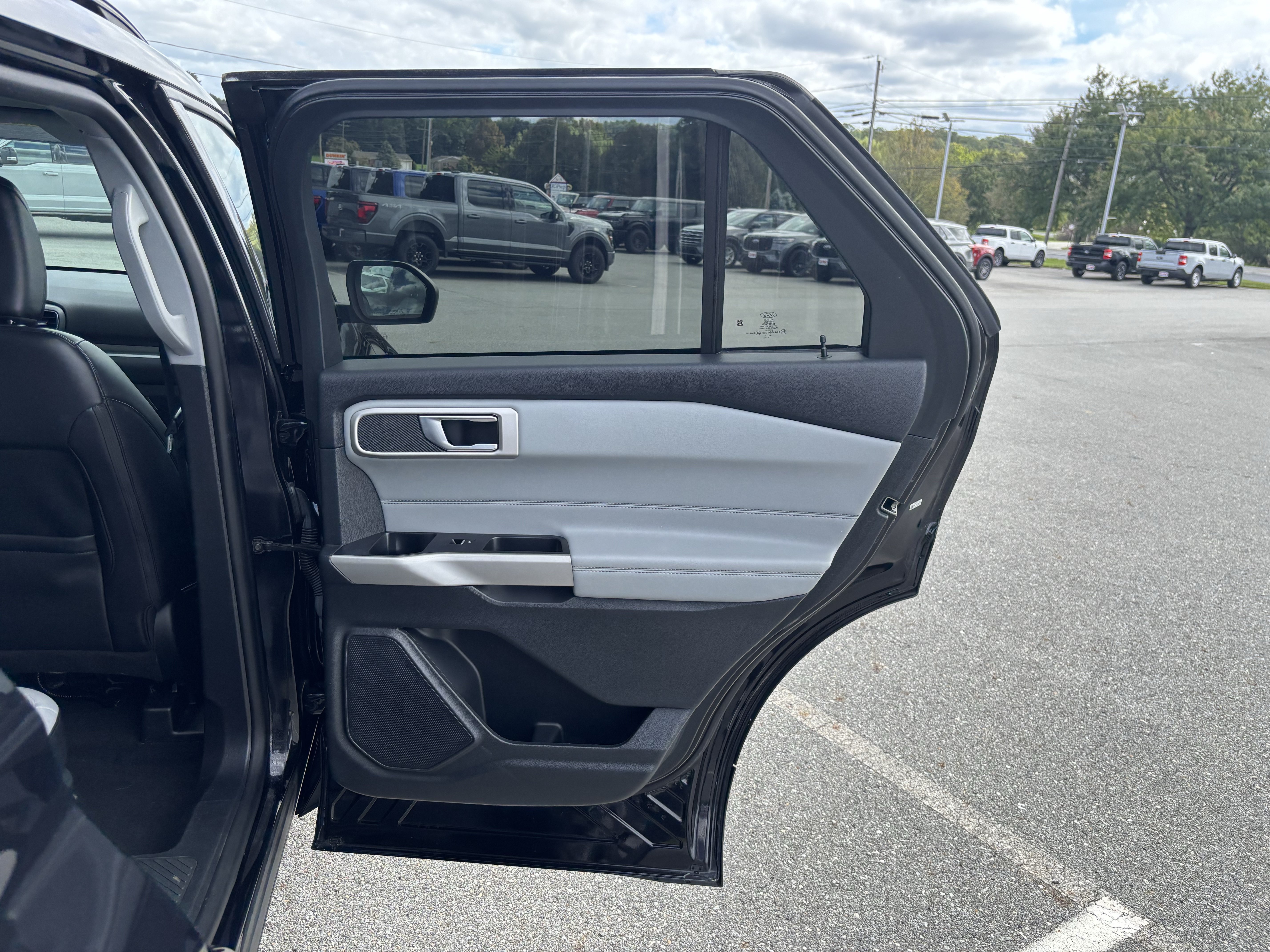Certified 2021 Ford Explorer XLT w/ Equipment Group 202A AWD/4WD image 41