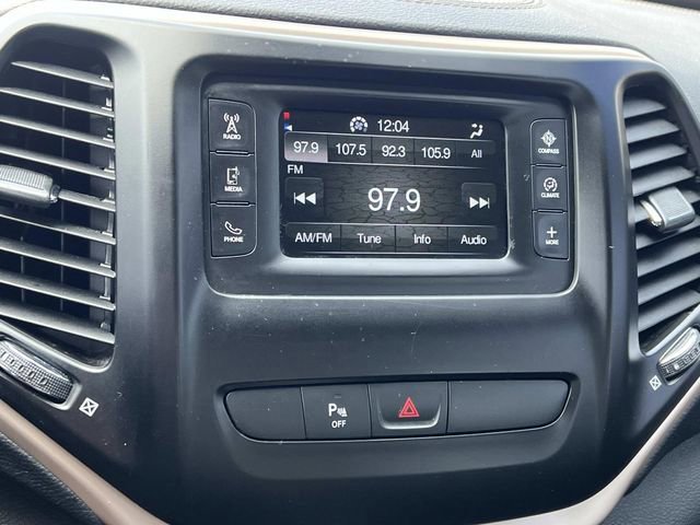 Used 2017 Jeep Cherokee Latitude w/ Safety/Convenience Group AWD/4WD image 20