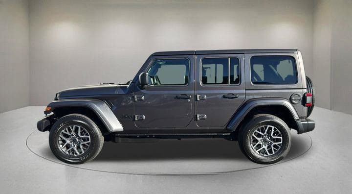 Used 2026 Jeep Wrangler Unlimited Sahara AWD/4WD image 5