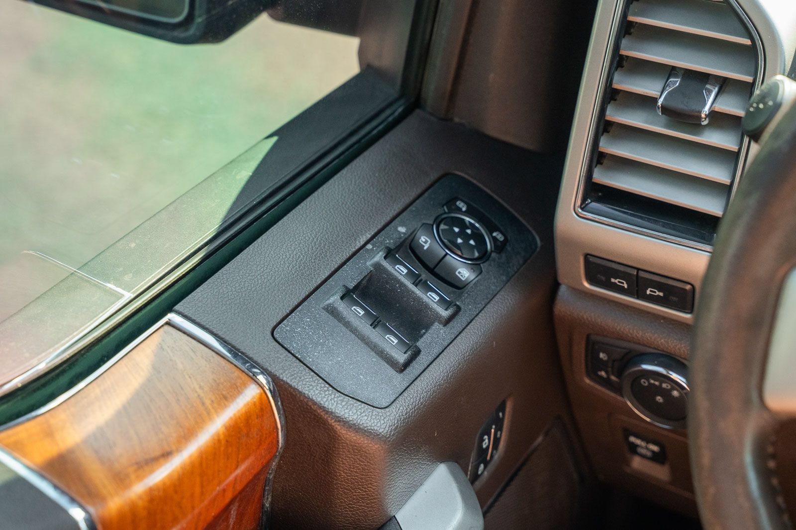 Certified 2019 Ford F150 King Ranch w/ Equipment Group 601A Luxury AWD/4WD image 24