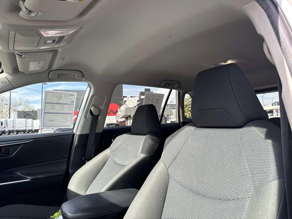 Used 2024 Toyota RAV4 LE image 22