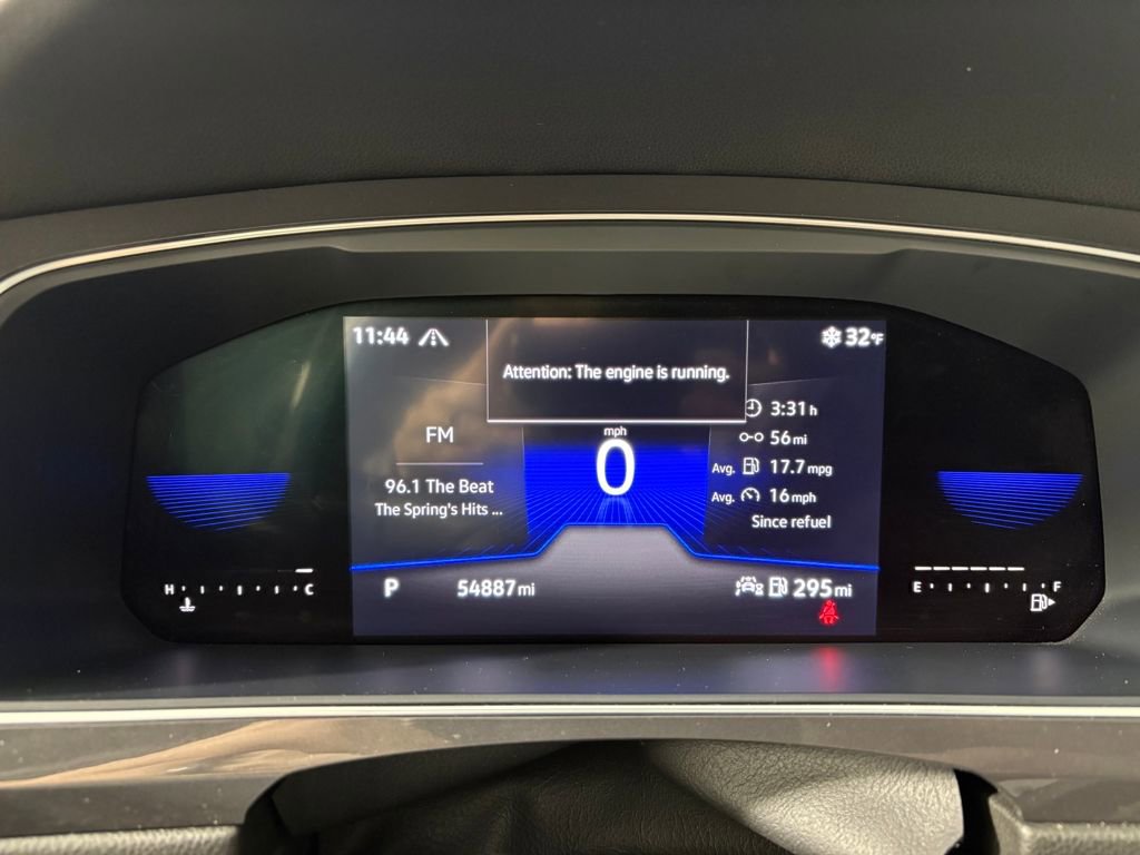 Used 2022 Volkswagen Tiguan SE w/ Panoramic Sunroof Package image 18