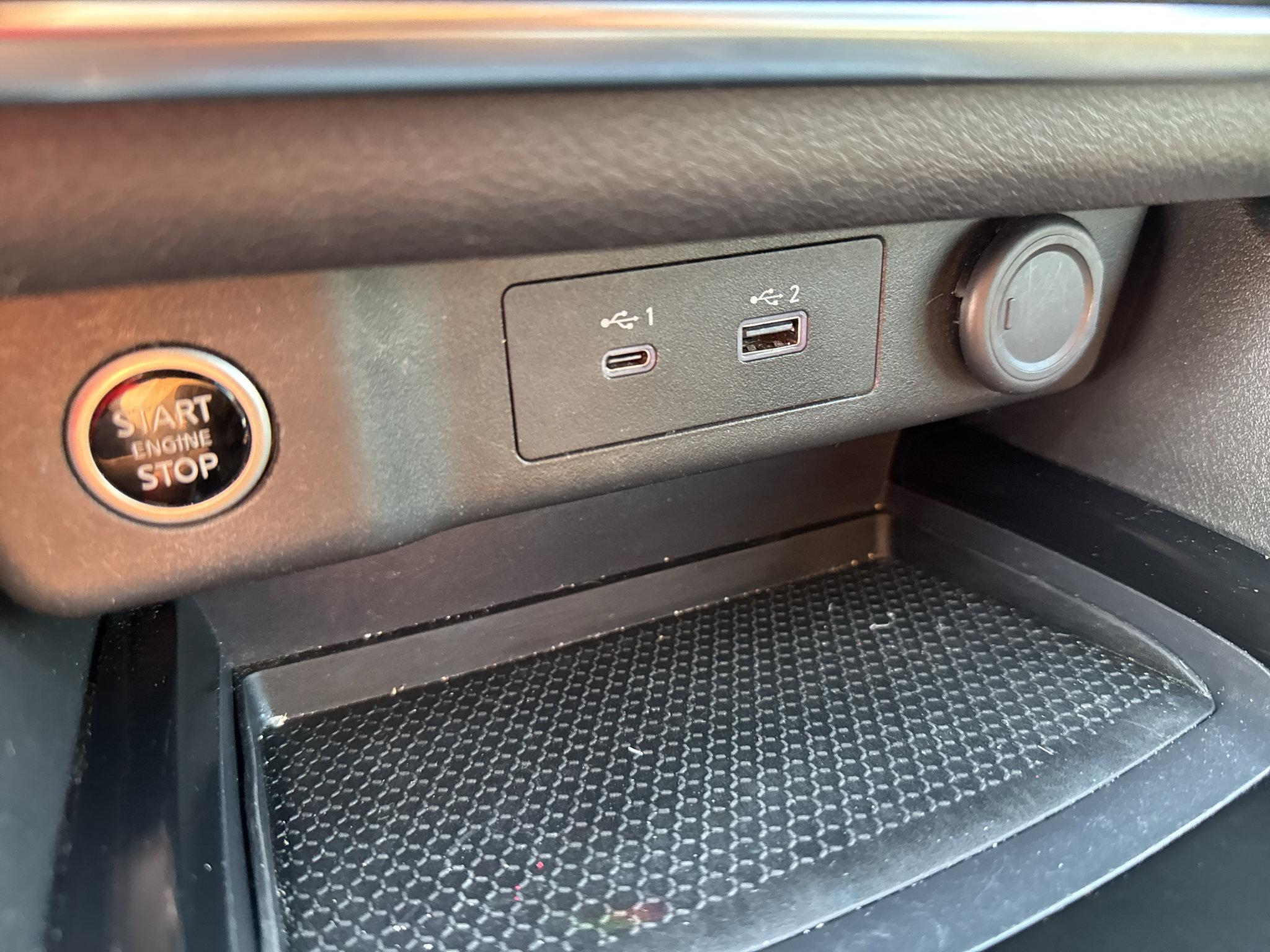 Used 2023 Nissan Rogue SV FWD image 14