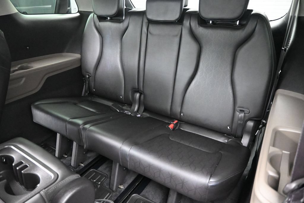 Used 2026 Kia Carnival FWD image 21