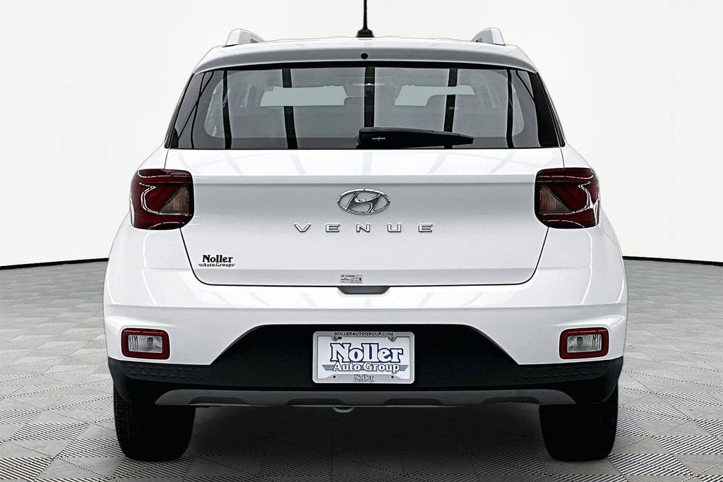 Used 2024 Hyundai Venue Limited FWD image 4