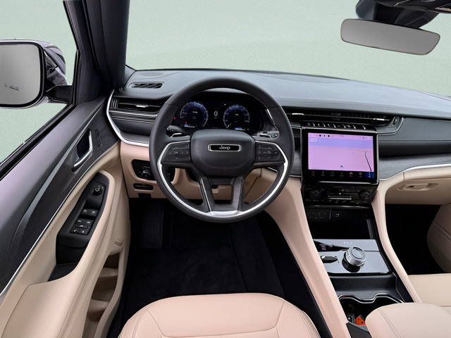 Used 2025 Jeep Grand Cherokee Limited AWD/4WD image 7