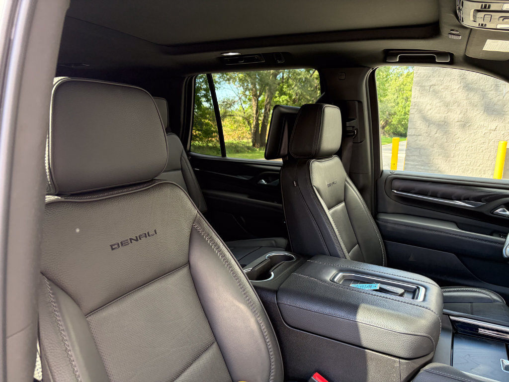 Used 2021 GMC Yukon Denali w/ Denali Premium Package AWD/4WD image 34