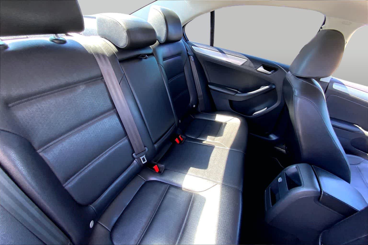 Used 2018 Volkswagen Jetta SE FWD image 18