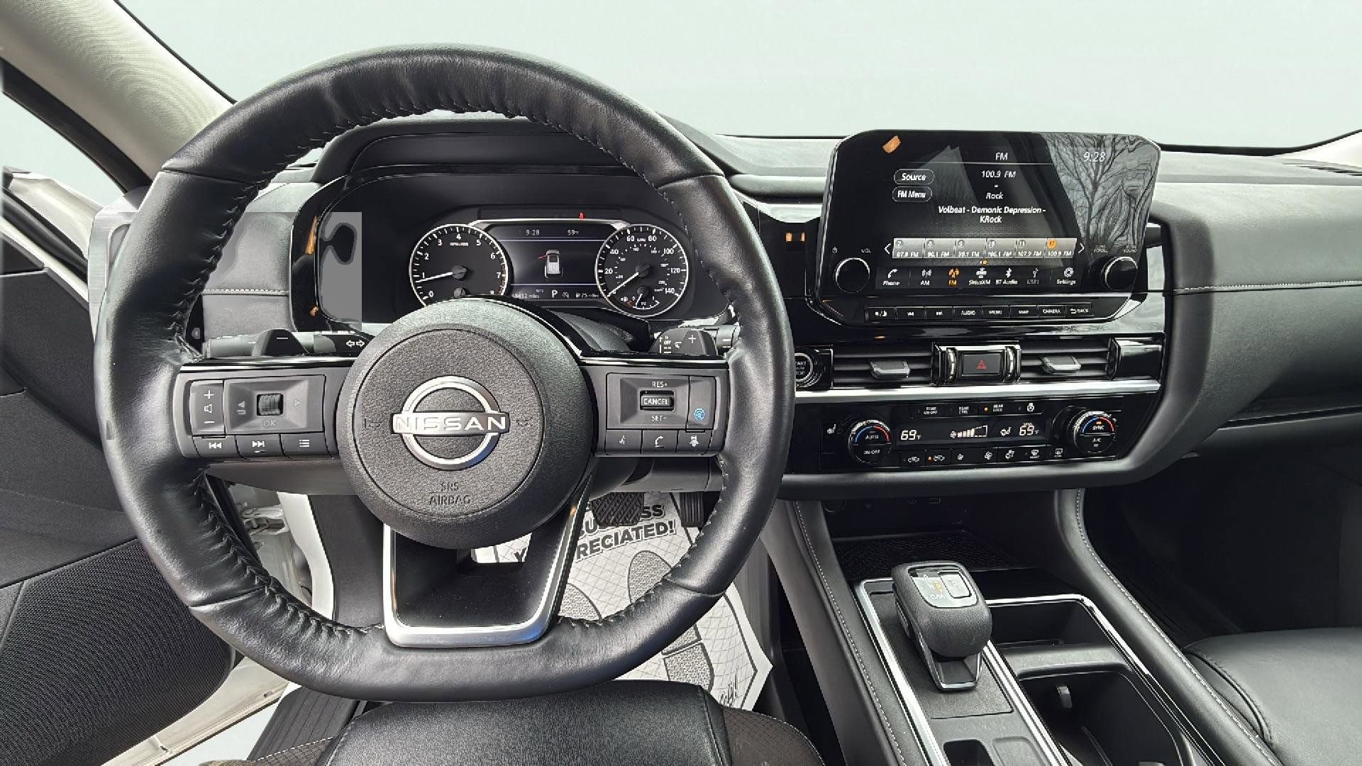 Used 2024 Nissan Pathfinder SL AWD/4WD image 10