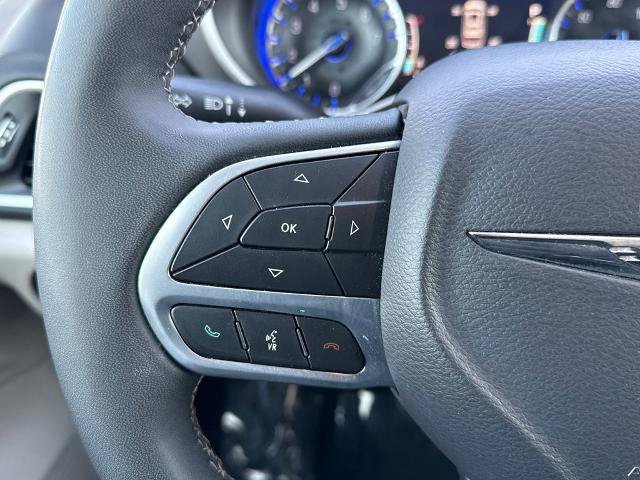 Used 2024 Chrysler Pacifica Touring-L FWD image 18