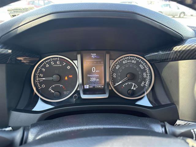 Used 2022 Toyota Tacoma Limited image 25