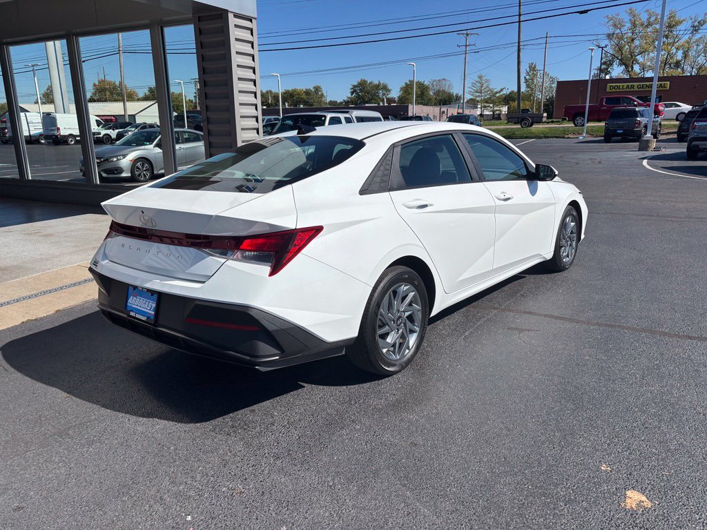 Used 2024 Hyundai Elantra SEL FWD image 4
