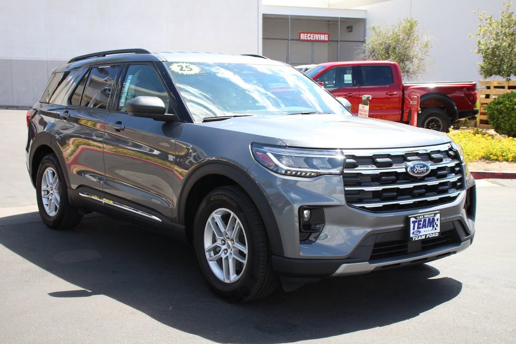 Certified 2025 Ford Explorer Active w/ Active Comfort Package RWD image 11