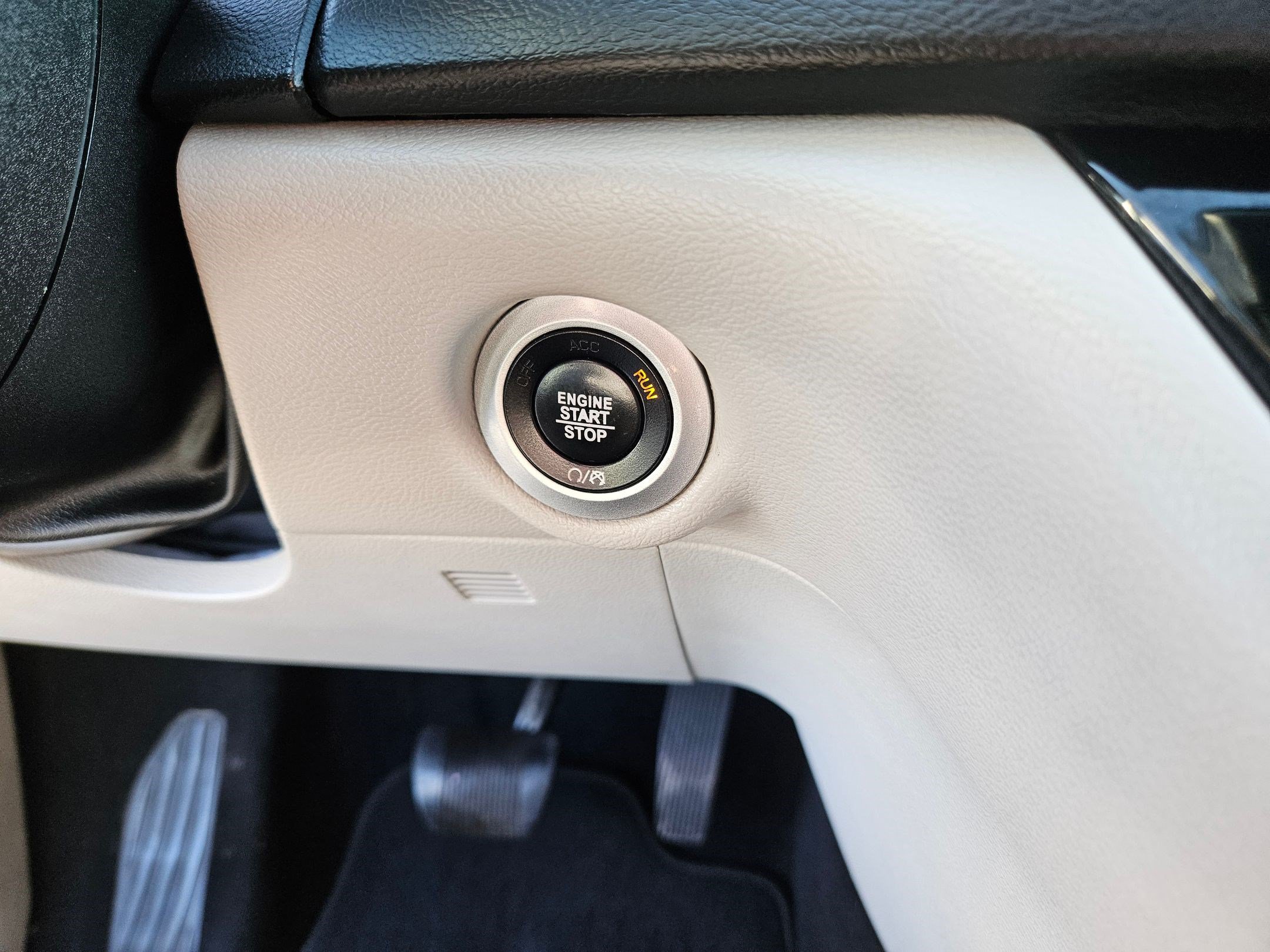 Used 2017 Chrysler Pacifica Touring-L FWD image 21