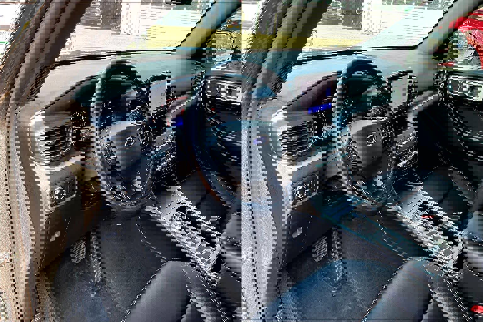 Certified 2020 Ford Explorer XLT w/ Equipment Group 202A RWD image 18