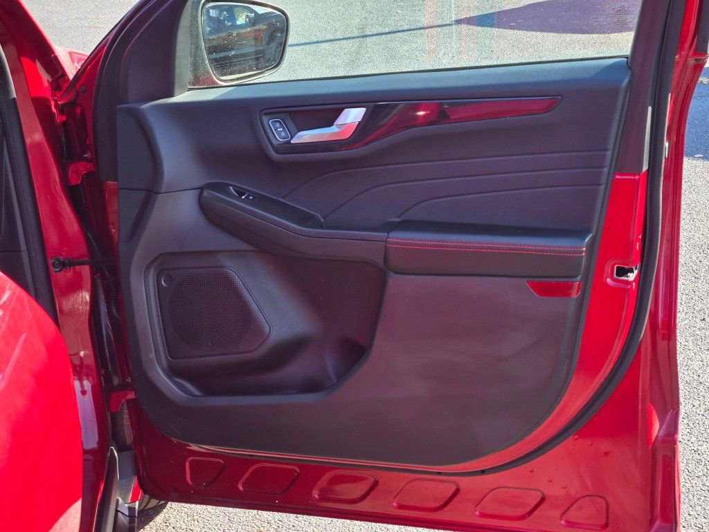 Certified 2023 Ford Escape ST-Line w/ Tech Pack #1 AWD/4WD image 7