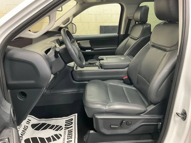 Certified 2025 Ford Expedition Active AWD/4WD image 5