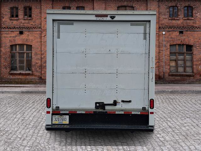 Used 2021 GMC Savana 3500 w/ Power Convenience Package image 3