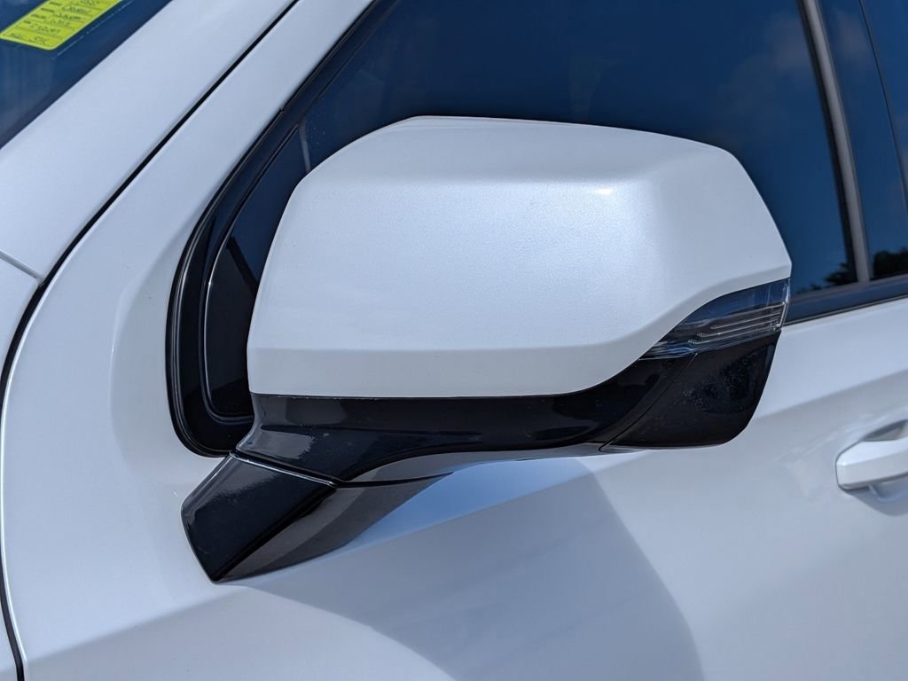 Used 2022 Chevrolet Suburban RST w/ Sport Performance Package image 12