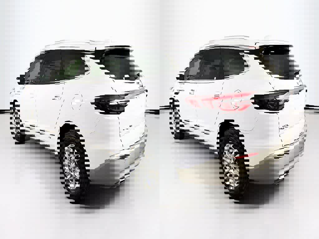 Used 2021 Buick Enclave Essence image 3