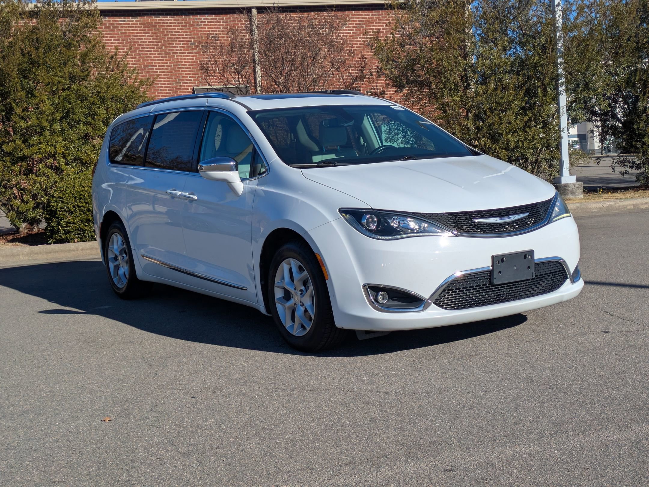 Used 2020 Chrysler Pacifica Limited image 8