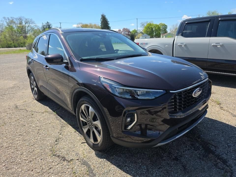 Certified 2023 Ford Escape Platinum AWD/4WD image 2