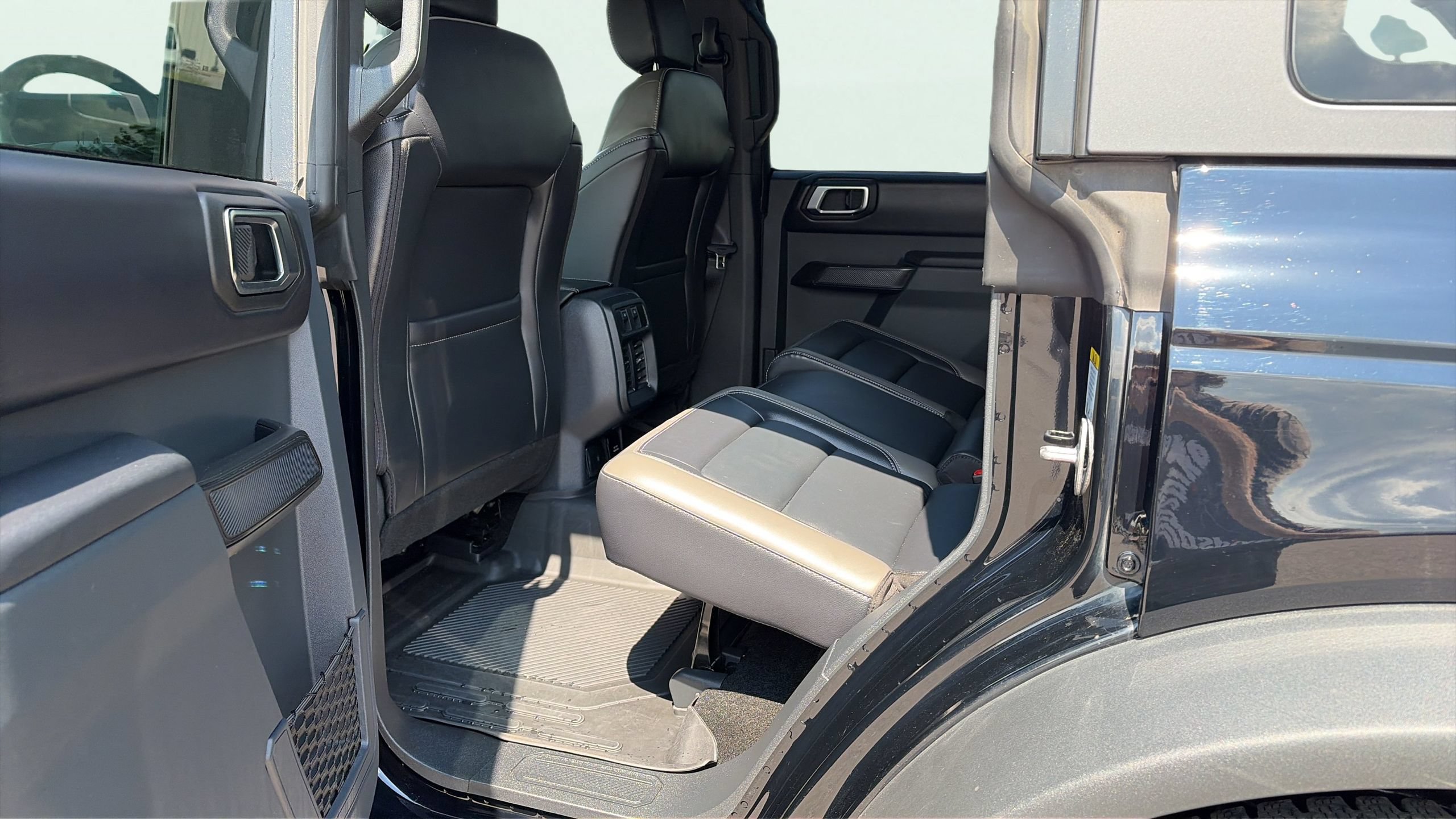 Certified 2025 Ford Bronco Outer Banks w/ Sasquatch Package AWD/4WD image 40